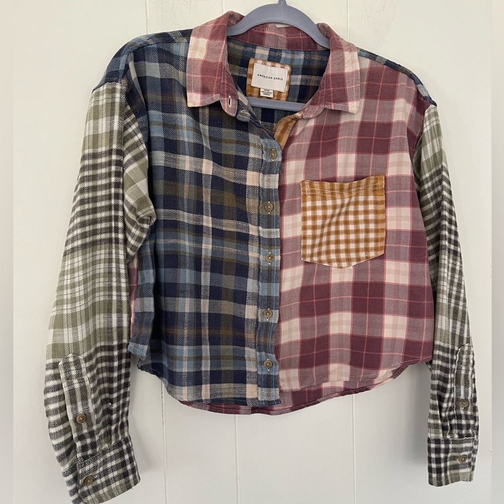 American Eagle Cozy Cabin Cropped Patchwork Plaid Flannel ButtonDown Shirt Small